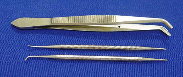 Fig. 1 Fórceps y sindesmotomo de Okamoto y Russo (5).